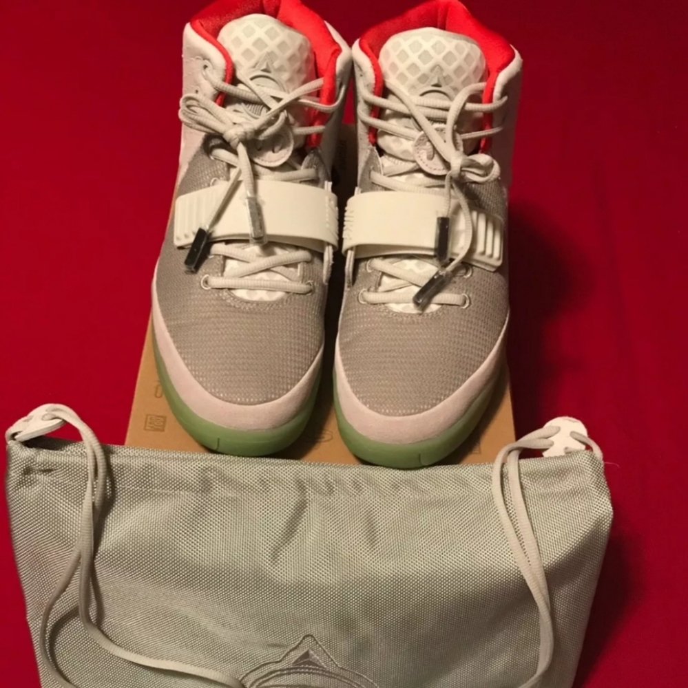 Air yeezy 2 size 43